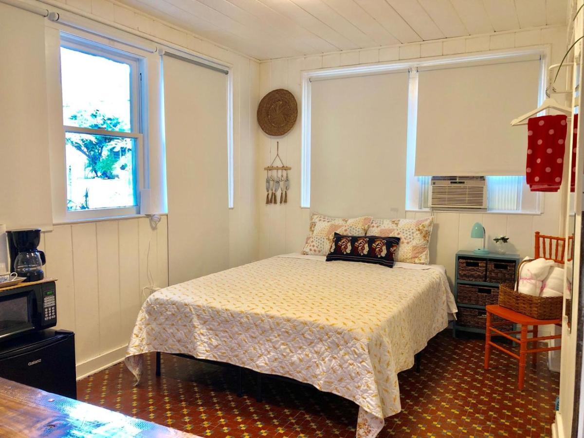 Private Studio With Free Parking Miami Bagian luar foto