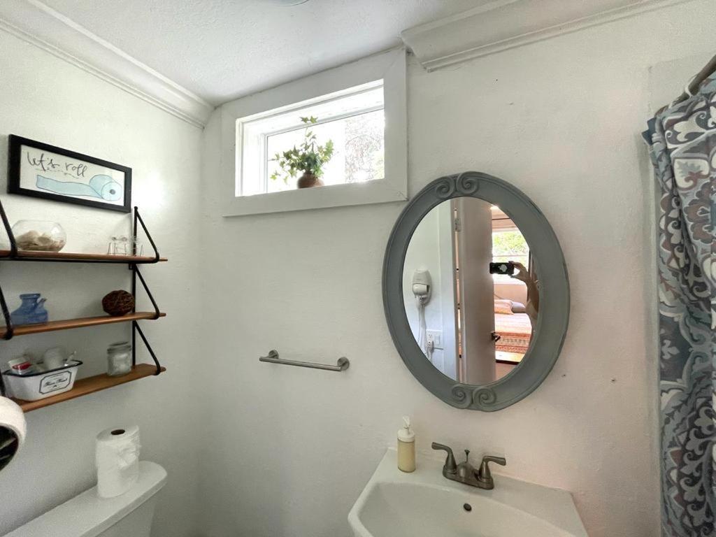 Private Studio With Free Parking Miami Bagian luar foto